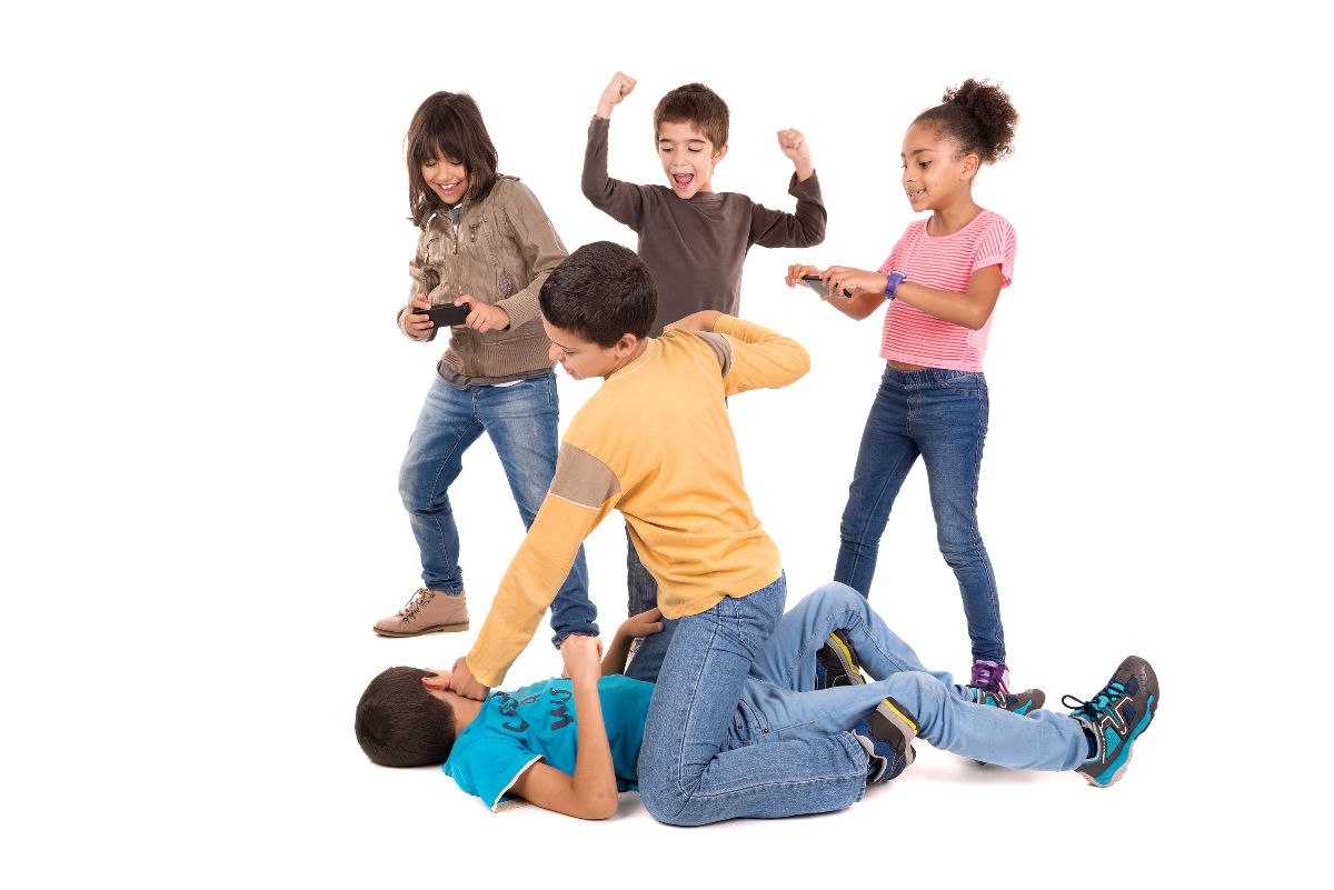 Kids Fighting - Girl, Boy, Children, Bullying - enfants bagarre