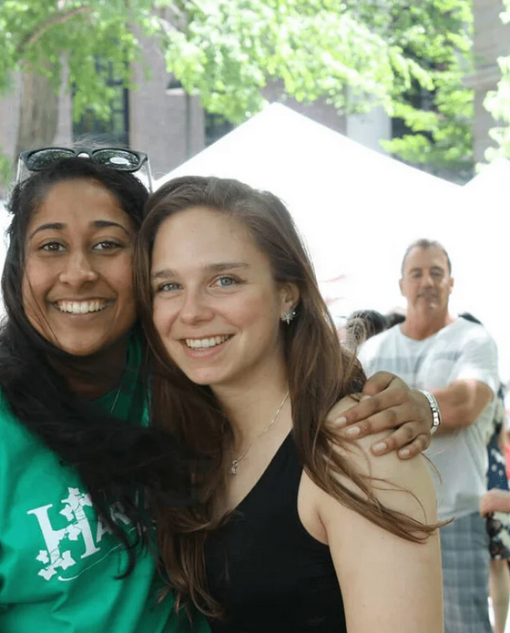 Hand shoulder optical illusion